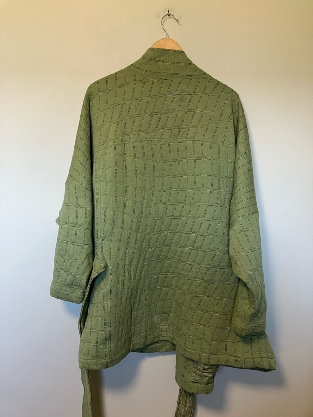 Nike Yoga Fit Reversible Olive Green Tie-Waist Therma fit Luxe Jacquard Kimono - Picture 4 of 11